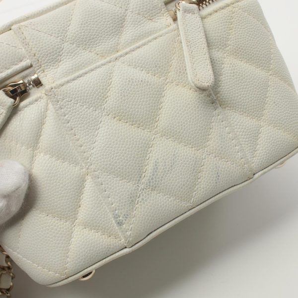 2107601000144 5 Chanel Matelasse Handbag Caviar Skin White