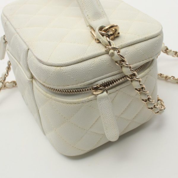 2107601000144 6 Chanel Matelasse Handbag Caviar Skin White