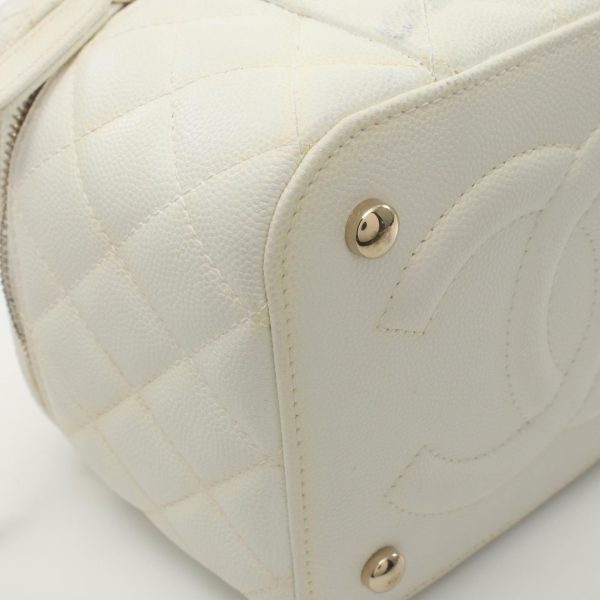 2107601000144 9 Chanel Matelasse Handbag Caviar Skin White