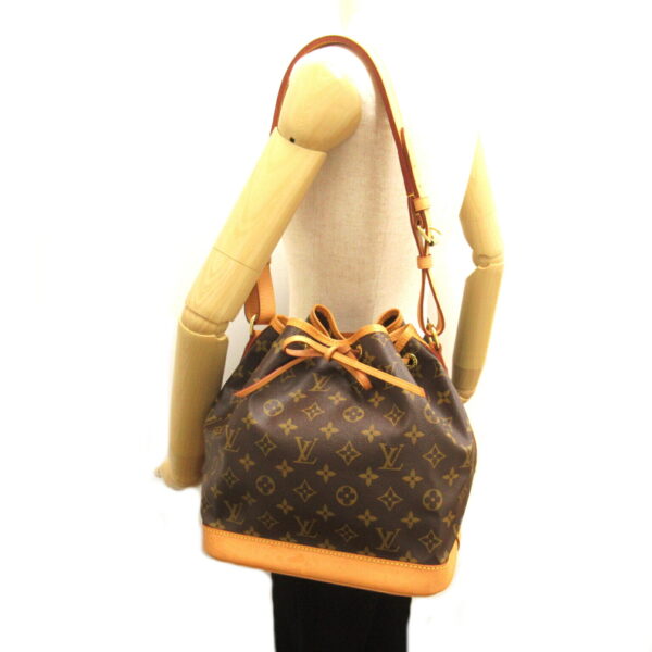 2120700137702 5 Louis Vuitton Petit Noe Shoulder Bag Monogram Brown