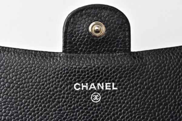 220314 805 1 ch 5 Chanel Long Wallet Caviar Skin Black