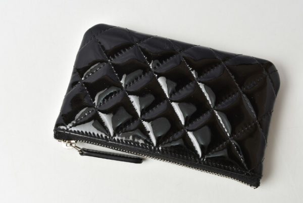 220314 805 3 ch 2 Chanel Pouch Patent Black