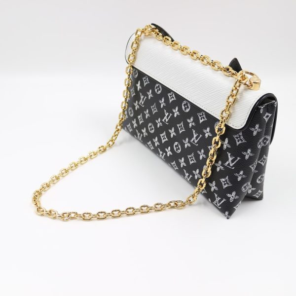 2300037659850 02 LOUIS VUITTON Cat Pochette Chain Cat Gram Shoulder Bag