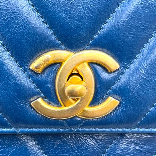 2300037752391 9 CHANEL Coco Handle 29 V Stitch Blue Calf Lizard Handbag