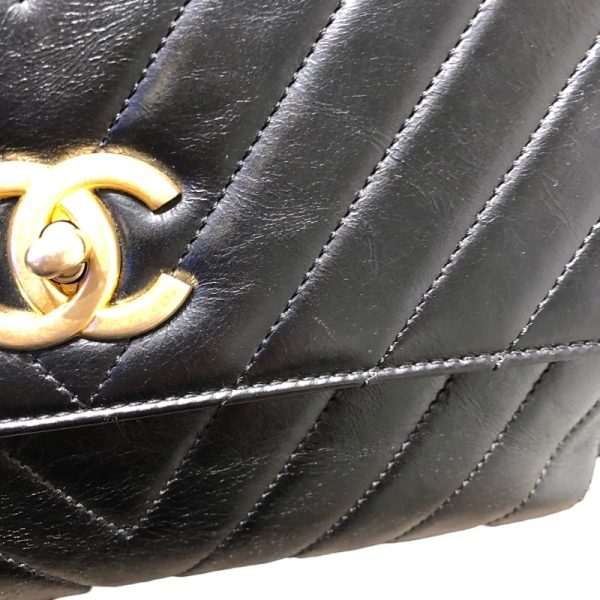 2300039777781 11 CHANEL Coco Handle 32 V Stitch Black Calfskin Shoulder Bag