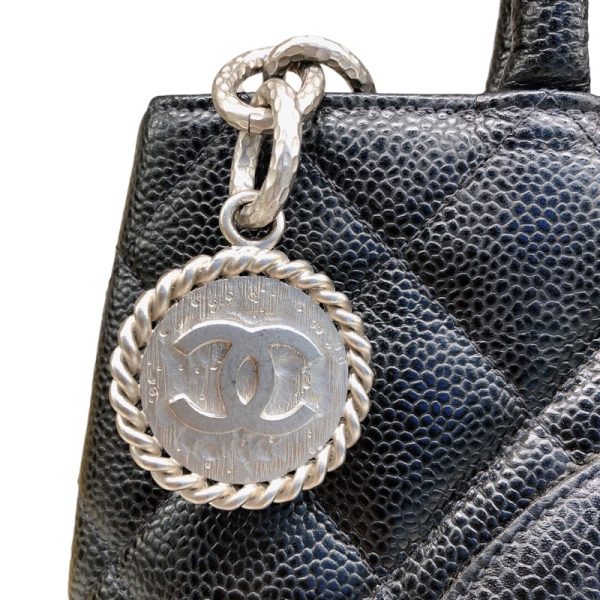 2300040392140 12 CHANEL tote caviar skinSV handbag