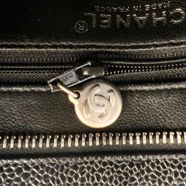 2300040392140 17 CHANEL tote caviar skinSV handbag