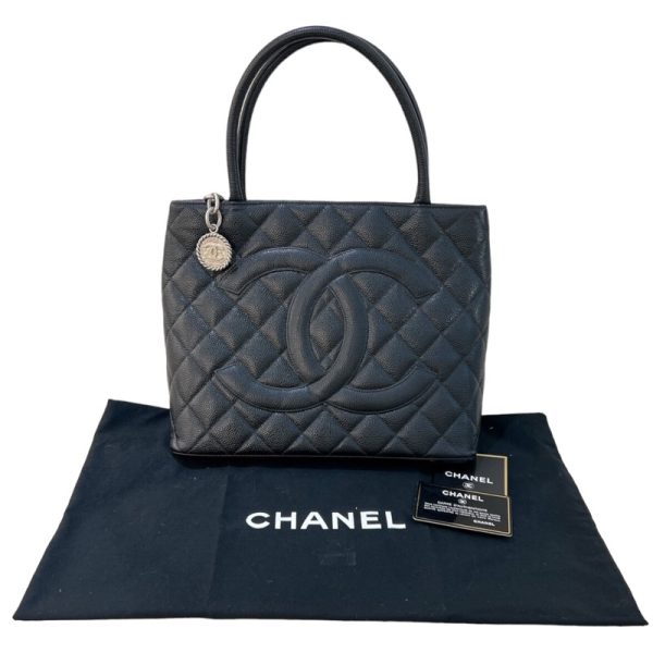 2300040392140 19 CHANEL tote caviar skinSV handbag