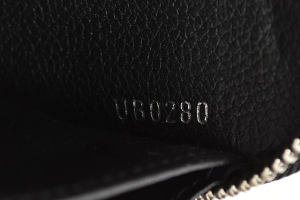 230421 lv 10 Louis Vuitton Lock Me Wallet Noir