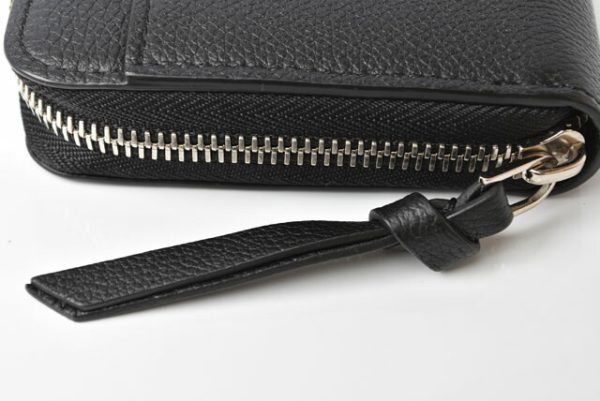 230421 lv 4 Louis Vuitton Lock Me Wallet Noir