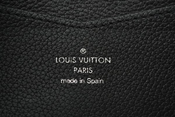 230421 lv 9 Louis Vuitton Lock Me Wallet Noir