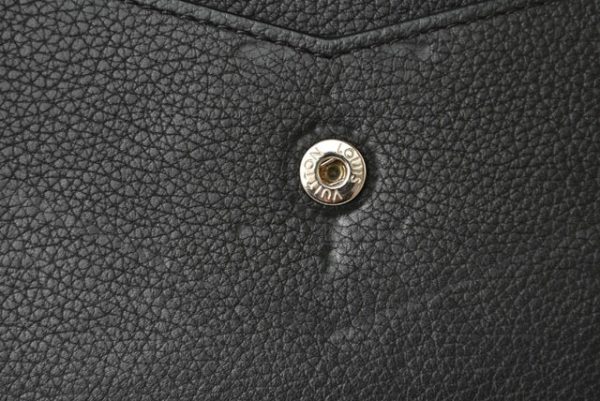 230447 lv 11 Louis Vuitton Lock Me Wallet Noir