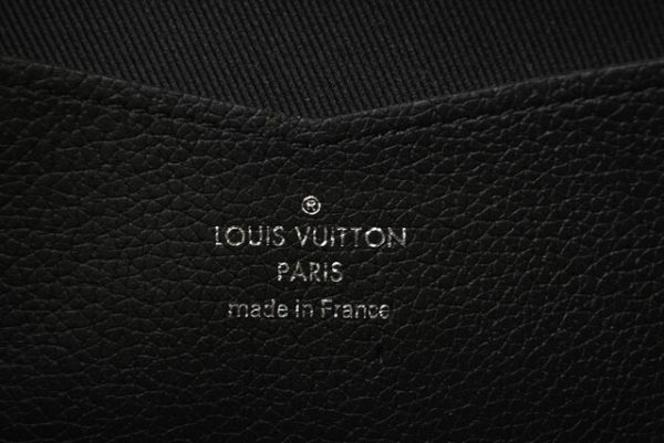 230447 lv 8 Louis Vuitton Lock Me Wallet Noir