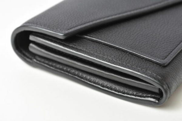 230447 lv 9 Louis Vuitton Lock Me Wallet Noir