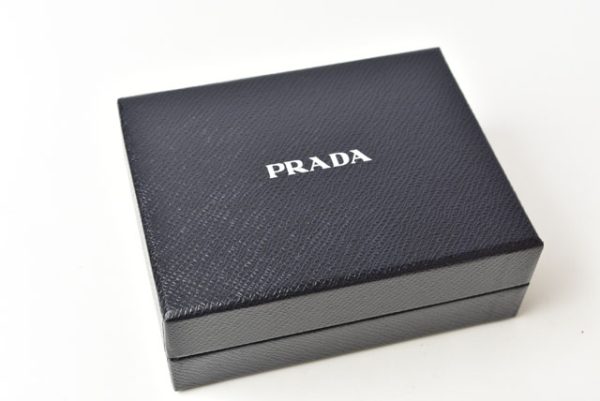 230624 p 10 Prada Wallet Saffiano Black