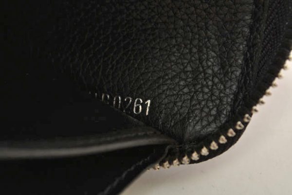 230729 lv 10 Louis Vuitton Zippy Lock Me Noir Wallet