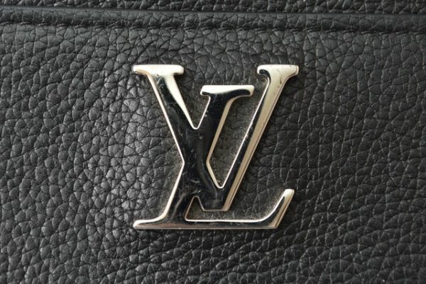 230729 lv 4 Louis Vuitton Lock Me Wallet Noir