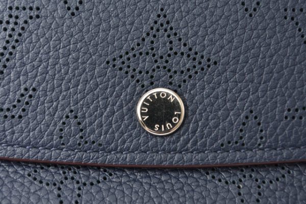 230730 lv 3 Louis Vuitton Iris Wallet Long Monogram Mahina Noir