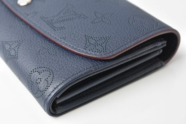 230730 lv 4 Louis Vuitton Iris Wallet Long Monogram Mahina Noir