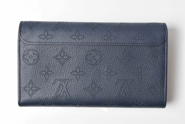 230730 lv 5 Louis Vuitton Iris Wallet Long Monogram Mahina Noir