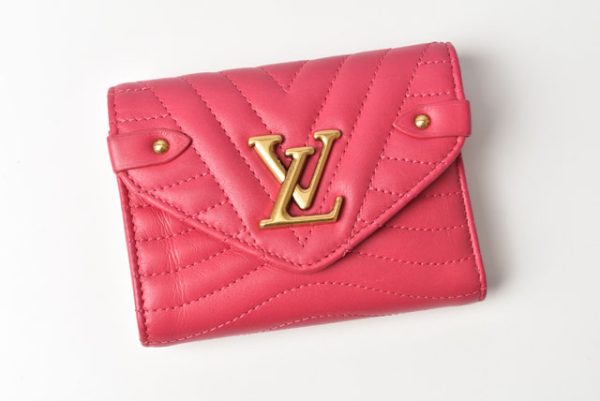 230921 lv 2 Louis Vuitton Wave Tri fWallet Freesia