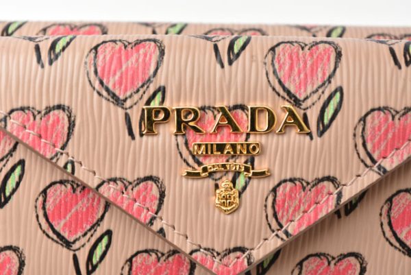 231005 p 4 Prada Mini Wallet TrifVitello Move Love Pink Beige