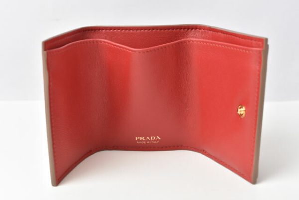 231005 p 5 Prada Wallet Vitello Move Pink Beige