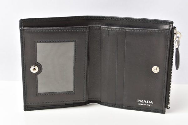 231103 p 8 Prada Wallet Robot Black