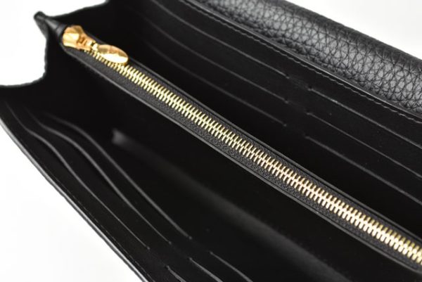 23112504 lv 11 Louis Vuitton Capucines Wallet Black