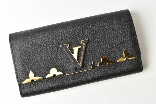 23112504 lv 2 Louis Vuitton Capucines Wallet Black