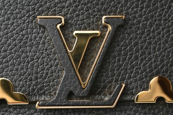 23112504 lv 3 Louis Vuitton Capucines Wallet Black