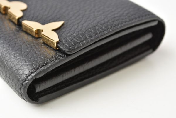 23112504 lv 5 Louis Vuitton Capucines Wallet Black