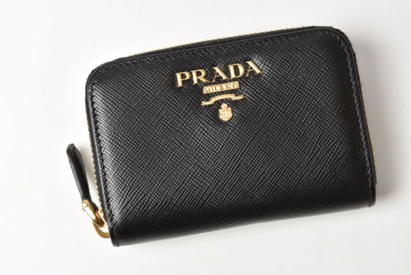 231207 p 2 Prada Folding Wallet Saffiano Black