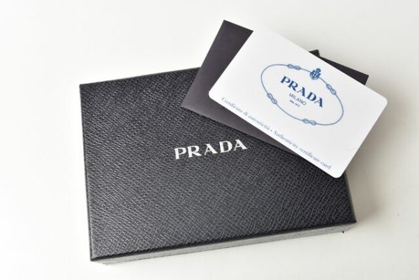 231207 p 8 Prada Mini Wallet Folding Saffiano Black