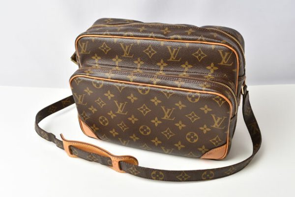 23122406 lv 9 Louis Vuitton Shoulder Bag Pochette Nile Monogram