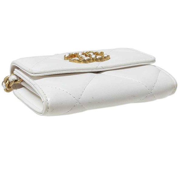 2339650016795 2 CHANEL Matelasse 19 Mini Chain Wallet White Lamb Shoulder Bag