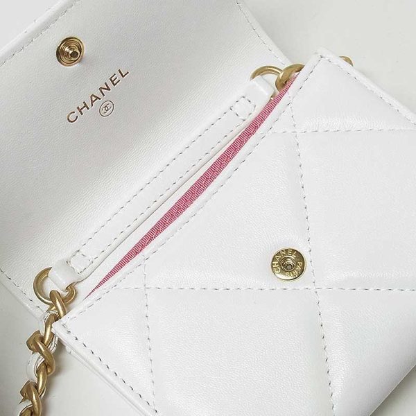 2339650016795 7 CHANEL Matelasse 19 Mini Chain Wallet White Lamb Shoulder Bag