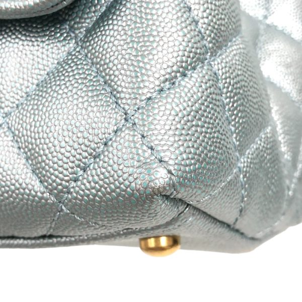 2339700009562 5 CHANEL Coco Handle 29 Metallic Green Caviar Skin Handbag