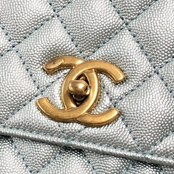 2339700009562 7 CHANEL Coco Handle 29 Metallic Green Caviar Skin Handbag