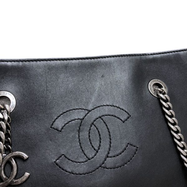 2340520067793 5 CHANEL Matelasse Bicolor Chain Tote Black Blue Tote Bag