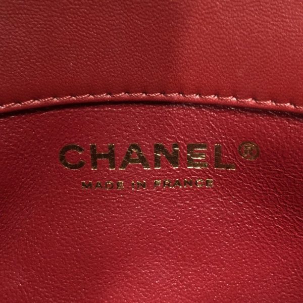 2342250005083 17 CHANEL Matelasse Knock on Wood Top Red Lambskin