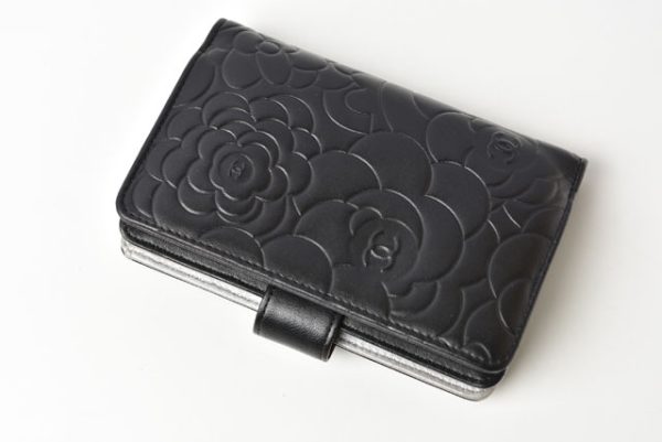 24020202 ch 4 CHANEL wallet camellia black