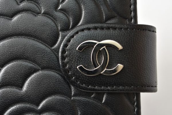 24020202 ch 5 CHANEL wallet camellia black