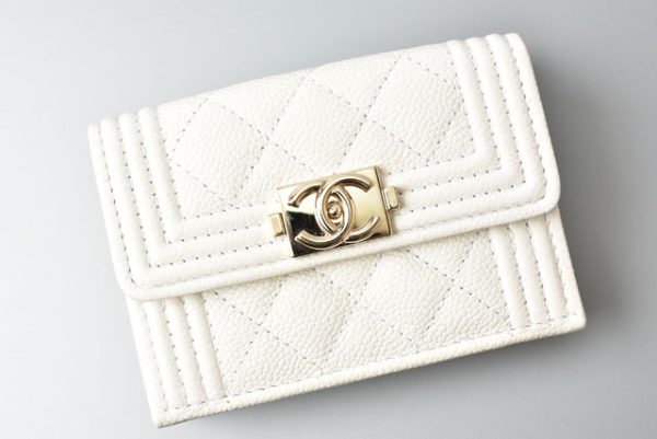 24020203 ch 2 CHANEL wallet tri fmini wallet Boy caviar skin off white