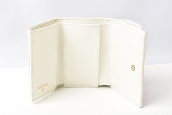 24020203 ch 6 CHANEL wallet tri fmini wallet Boy caviar skin off white