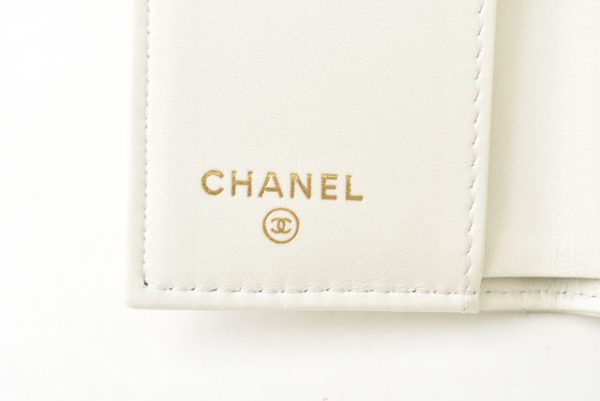 24020203 ch 7 CHANEL wallet tri fmini wallet Boy caviar skin off white