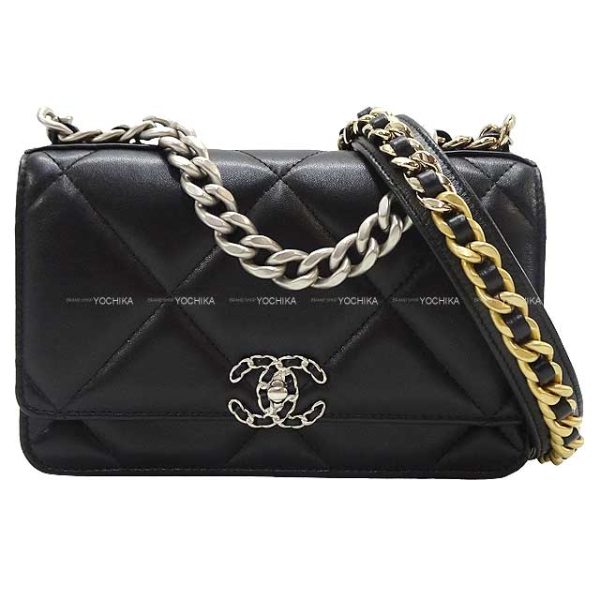 24021522 CHANEL 19 Coco Mark Matelasse Shiny Lambskin Matte Chain Black