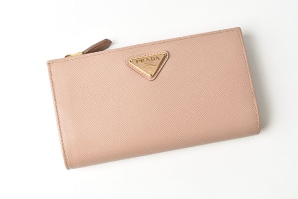 240305 p 3 Prada Wallet BifSaffiano Cipria Beige