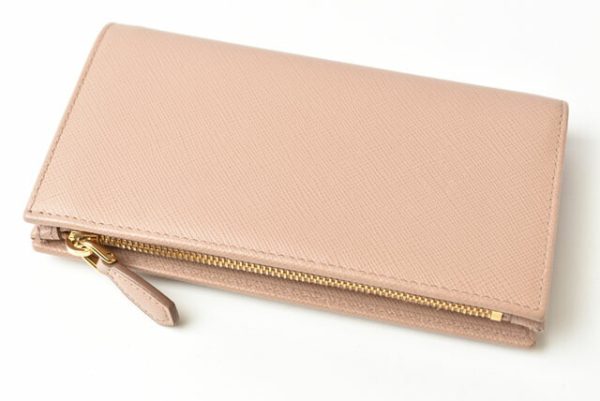 240305 p 4 Prada Wallet BifSaffiano Cipria Beige