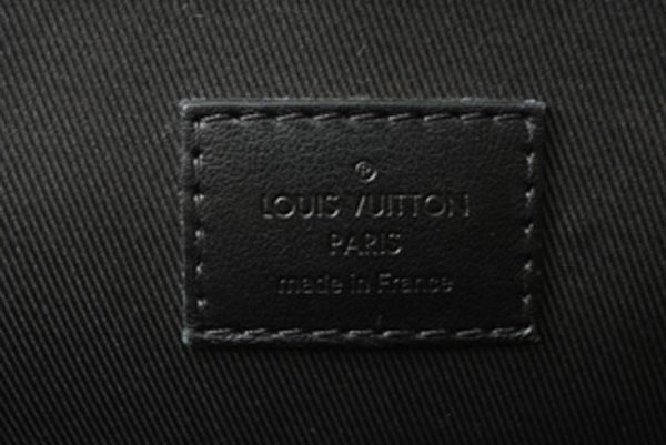 240306 lv 9 Louis Vuitton Christopher Messenger Bag Taurillon Black